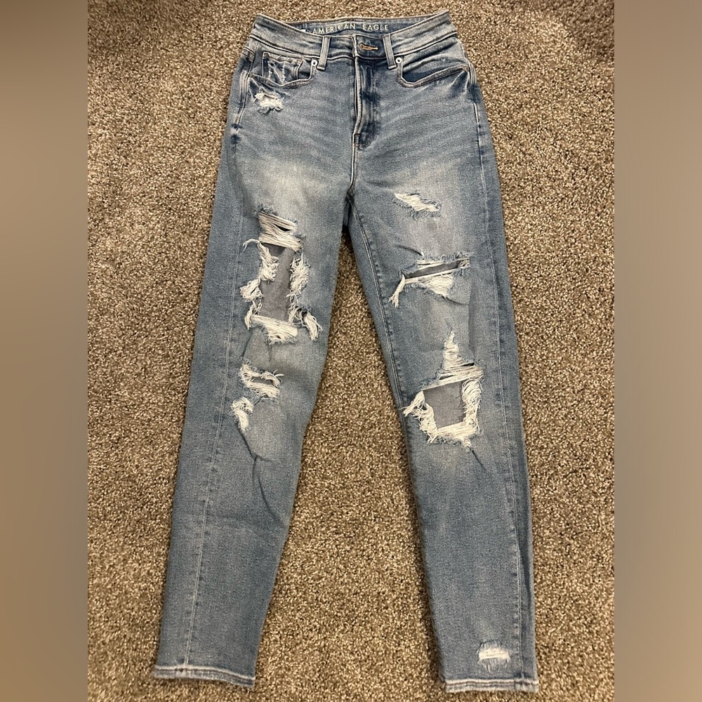 American Eagle Light Wash Distressed Denim Mom Jeans, Size 00
